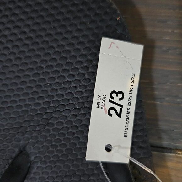 Old Navy Boys Milk Black Slip On Ankle Strap Flip Flop Flat Sandal Size 2/3 - Picture 11 of 13